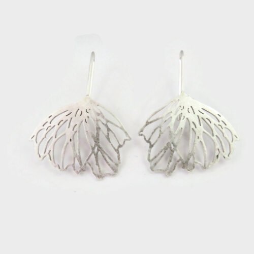 Pendientes Largos de Plata con Motivo Floral